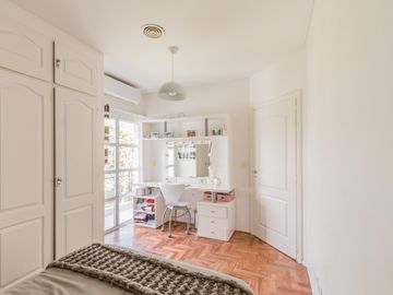 Casa de 500m2 en excelente estado, con terraza y pileta en Abril Club De Campo, Barrio Los Robles