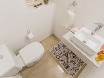 Casa de 500m2 en excelente estado, con terraza y pileta en Abril Club De Campo, Barrio Los Robles
