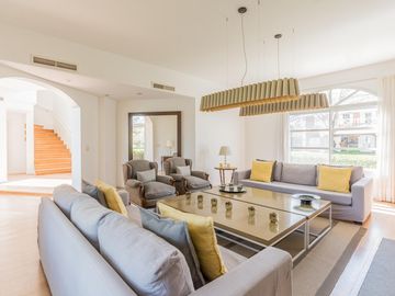 Casa de 500m2 en excelente estado, con terraza y pileta en Abril Club De Campo, Barrio Los Robles