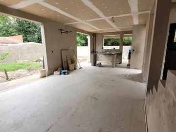 Casa en venta - 3 Dormitorios 2 Baños - Cochera - 300Mts2 - City Bell