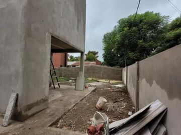 Casa en venta - 3 Dormitorios 2 Baños - Cochera - 300Mts2 - City Bell