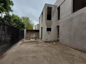 Casa en venta - 3 Dormitorios 2 Baños - Cochera - 300Mts2 - City Bell
