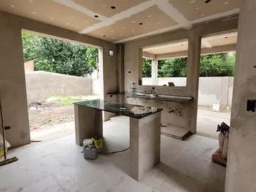 Casa en venta - 3 Dormitorios 2 Baños - Cochera - 300Mts2 - City Bell