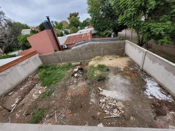 Casa en venta - 3 Dormitorios 2 Baños - Cochera - 300Mts2 - City Bell