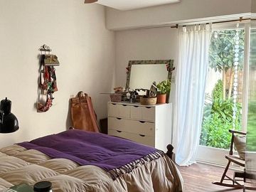 Departamento tres ambientes al frente en P. H