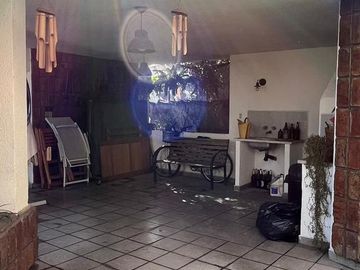 Departamento tres ambientes al frente en P. H