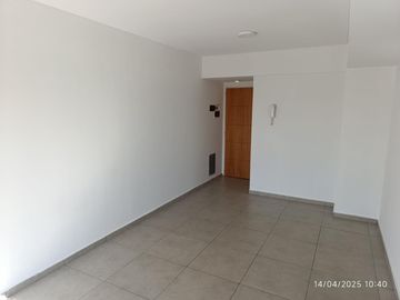 Departamento de dos ambientes con cochera cubierta-Ituzaingo Norte