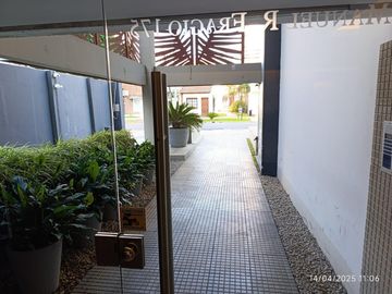 Departamento de dos ambientes con cochera cubierta-Ituzaingo Norte