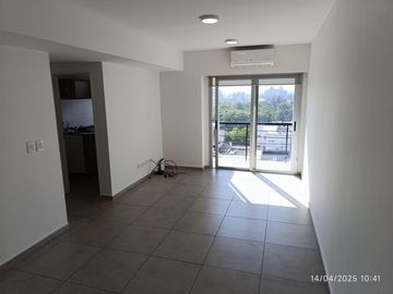 Departamento de dos ambientes con cochera cubierta-Ituzaingo Norte