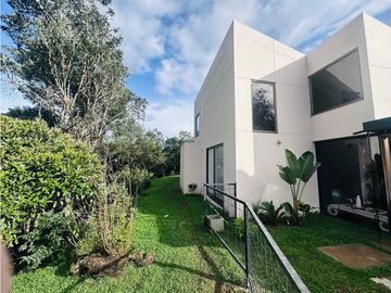 Venta de Hermosa Casa en El Retiro Sector Los Salados Naturaleza
