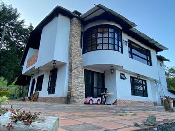 Casa Finca en San Félix cerca de Medellín y San Pedro de los Milagros