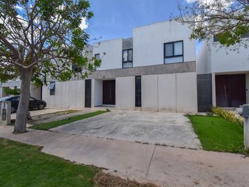 Casa de 4 Rec. Amueblada en Privada Palta en Cholul, Mérida Yucatán.
