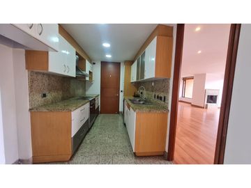VENDO APARTAMENTO MODERNO EXTERIOR PISO 10 CON TERRAZA - LA CAROLINA