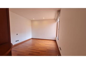 VENDO APARTAMENTO MODERNO EXTERIOR PISO 10 CON TERRAZA - LA CAROLINA