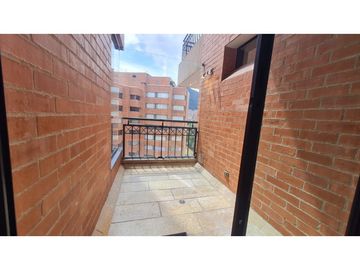 VENDO APARTAMENTO MODERNO EXTERIOR PISO 10 CON TERRAZA - LA CAROLINA