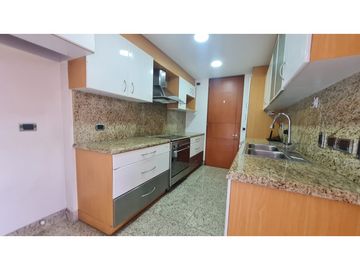 VENDO APARTAMENTO MODERNO EXTERIOR PISO 10 CON TERRAZA - LA CAROLINA