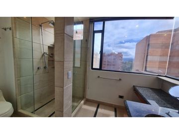 VENDO APARTAMENTO MODERNO EXTERIOR PISO 10 CON TERRAZA - LA CAROLINA