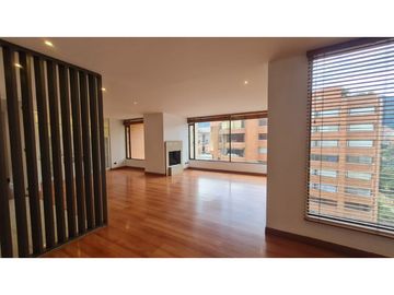 VENDO APARTAMENTO MODERNO EXTERIOR PISO 10 CON TERRAZA - LA CAROLINA