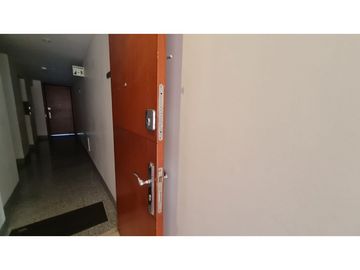 VENDO APARTAMENTO MODERNO EXTERIOR PISO 10 CON TERRAZA - LA CAROLINA