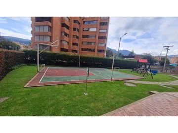 VENDO APARTAMENTO MODERNO EXTERIOR PISO 10 CON TERRAZA - LA CAROLINA