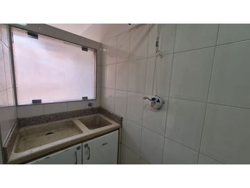 VENDO APARTAMENTO MODERNO EXTERIOR PISO 10 CON TERRAZA - LA CAROLINA