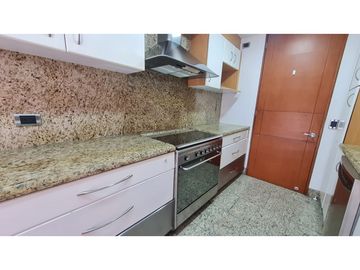 VENDO APARTAMENTO MODERNO EXTERIOR PISO 10 CON TERRAZA - LA CAROLINA
