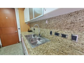VENDO APARTAMENTO MODERNO EXTERIOR PISO 10 CON TERRAZA - LA CAROLINA