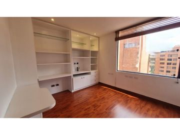 VENDO APARTAMENTO MODERNO EXTERIOR PISO 10 CON TERRAZA - LA CAROLINA
