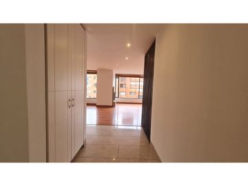 VENDO APARTAMENTO MODERNO EXTERIOR PISO 10 CON TERRAZA - LA CAROLINA