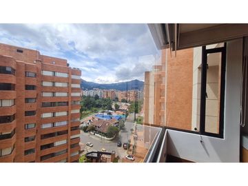 VENDO APARTAMENTO MODERNO EXTERIOR PISO 10 CON TERRAZA - LA CAROLINA