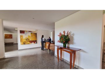 VENDO APARTAMENTO MODERNO EXTERIOR PISO 10 CON TERRAZA - LA CAROLINA