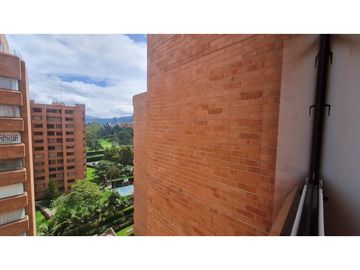 VENDO APARTAMENTO MODERNO EXTERIOR PISO 10 CON TERRAZA - LA CAROLINA