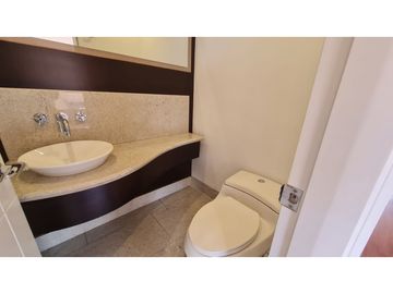VENDO APARTAMENTO MODERNO EXTERIOR PISO 10 CON TERRAZA - LA CAROLINA