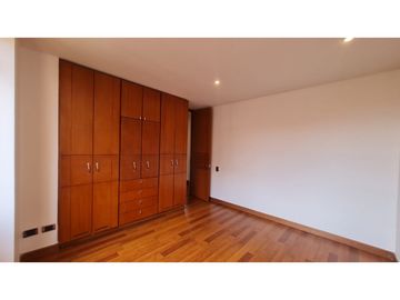 VENDO APARTAMENTO MODERNO EXTERIOR PISO 10 CON TERRAZA - LA CAROLINA