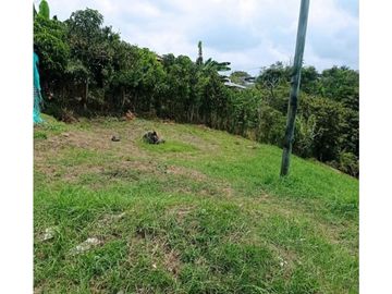 SE VENDE LOTE EN ARABIA TIENE CARRETERA PAVIMENTADA
