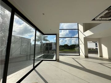 CASA DE LUJO EN PREVENTA EN URBANIZACIÓN CIUDAD DEL MAR - MANTA