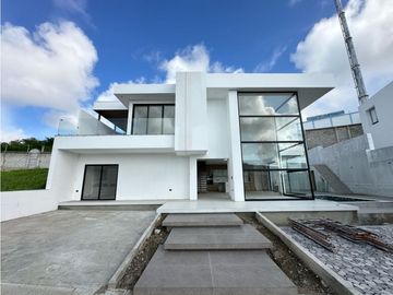 CASA DE LUJO EN PREVENTA EN URBANIZACIÓN CIUDAD DEL MAR - MANTA