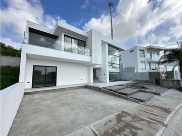 CASA DE LUJO EN PREVENTA EN URBANIZACIÓN CIUDAD DEL MAR - MANTA