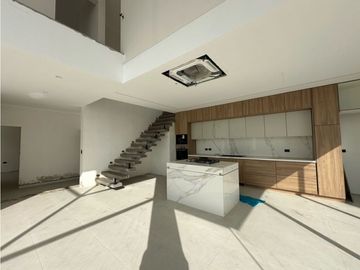 CASA DE LUJO EN PREVENTA EN URBANIZACIÓN CIUDAD DEL MAR - MANTA