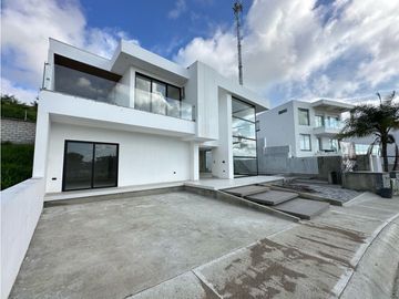 CASA DE LUJO EN PREVENTA EN URBANIZACIÓN CIUDAD DEL MAR - MANTA