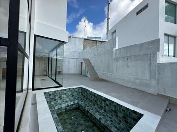 CASA DE LUJO EN PREVENTA EN URBANIZACIÓN CIUDAD DEL MAR - MANTA