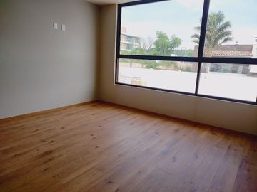 VENTA DE CASA MODELO MALAUI EN RESIDENCIAL PASEO JURICA EN METEPEC