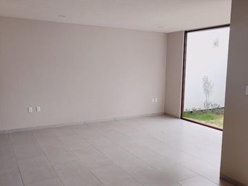 VENTA DE CASA MODELO MALAUI EN RESIDENCIAL PASEO JURICA EN METEPEC