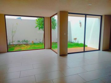 VENTA DE CASA MODELO MALAUI EN RESIDENCIAL PASEO JURICA EN METEPEC
