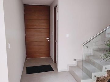 VENTA DE CASA MODELO MALAUI EN RESIDENCIAL PASEO JURICA EN METEPEC