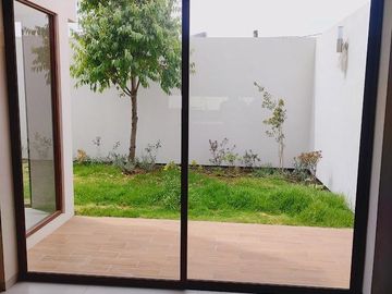 VENTA DE CASA MODELO MALAUI EN RESIDENCIAL PASEO JURICA EN METEPEC