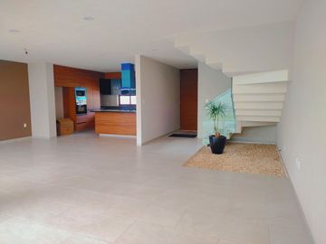 VENTA DE CASA MODELO MALAUI EN RESIDENCIAL PASEO JURICA EN METEPEC