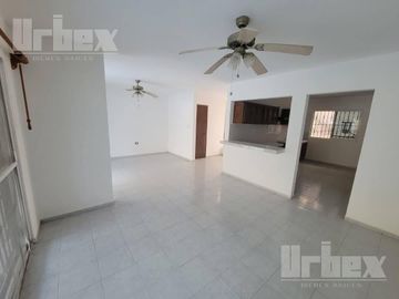 CASA EN VENTA DE 4 RECAMARAS EN FRACC. LAS QUINTAS, CAMPECHE.