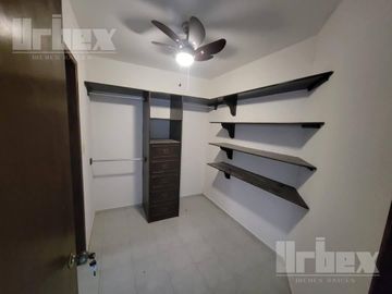 CASA EN VENTA DE 4 RECAMARAS EN FRACC. LAS QUINTAS, CAMPECHE.