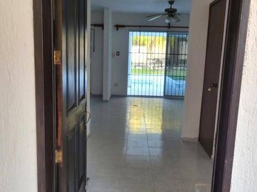 CASA EN VENTA DE 4 RECAMARAS EN FRACC. LAS QUINTAS, CAMPECHE.